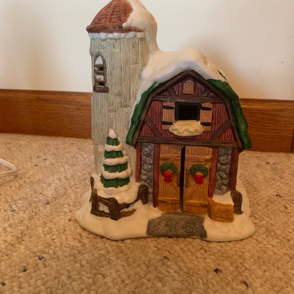 Dickens Collectable 1996 Barn